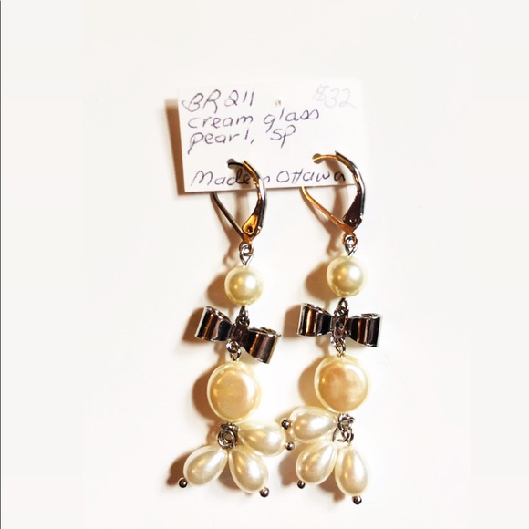 Cream Pearl Drop Earrings - Picture 3 of 4